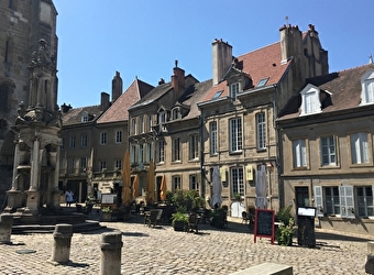 Balade urbaine : des façades classiques à l'Art Déco. - AUTUN